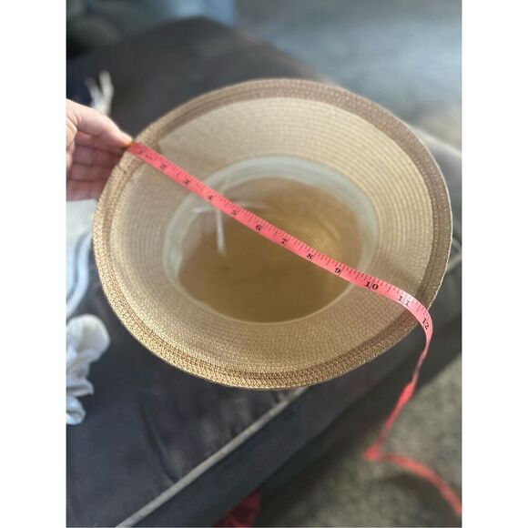 Beautiful stub bowler hat with patterned flower adjustable strap - Picture 16 of 16